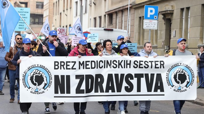 (FOTO) Medicinske sestre na ulicah: minister jim je dal vedeti, da ne bodo dosegle nič (foto: Luka Dakskobler/Bobo)