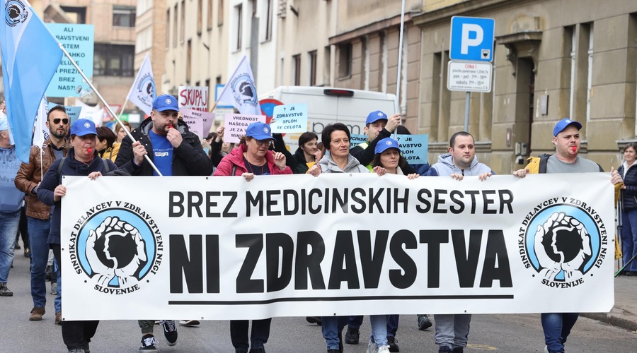 (FOTO) Medicinske sestre na ulicah: minister jim je dal vedeti, da ne bodo dosegle nič (foto: Luka Dakskobler/Bobo)