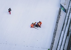 Grd padec v Planici, odnesli so jo na nosilih