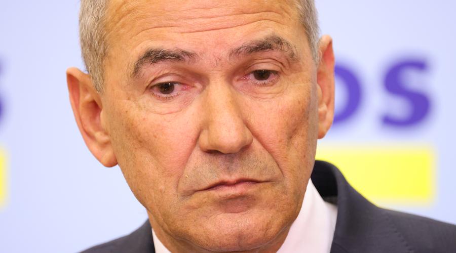 Sodišče naznanilo sum kaznivih dejanj zaradi Janševega zapisa o napovedi državljanske vojne (foto: Luka Dakskobler/Bobo)