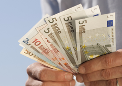 Vedno več ljudi težko shaja: komu se je najbolj poslabšal finančni položaj?