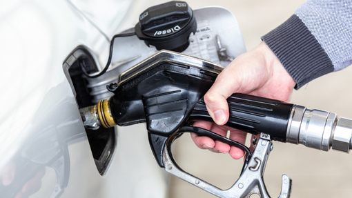 Vlada prižgala zeleno luč: cene pogonskih goriv in kurilnega olja bodo regulirane še leto dni