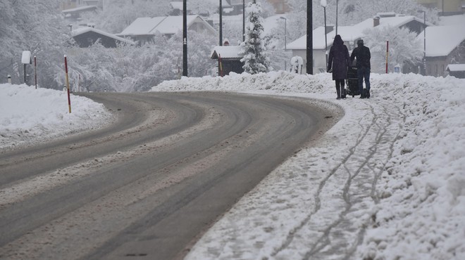 Sneg se poslavlja, vremenoslavci opozarjajo pred drugo nevšečnostjo (foto: Žiga Živulovič jr./Bobo)