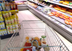 Košarica osnovnih živil najcenejša od začetka popisa: tokrat se najbolj splača nakupovati v ...