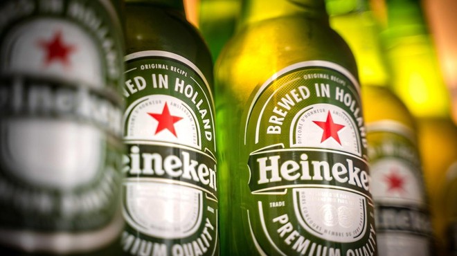 Zakaj teoretiki zarot prisegajo, da ne bodo nikoli več spili Heinekena (foto: profimedia)