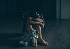 Grozljivo: Primorec več let spolno zlorabljal tri hčere, ena je bila otrok s posebnimi potrebami