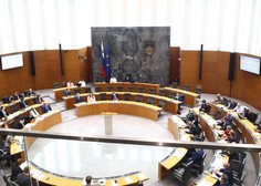 Pretres v slovenski politični stranki: odstopila predsednik in generalni sekretar