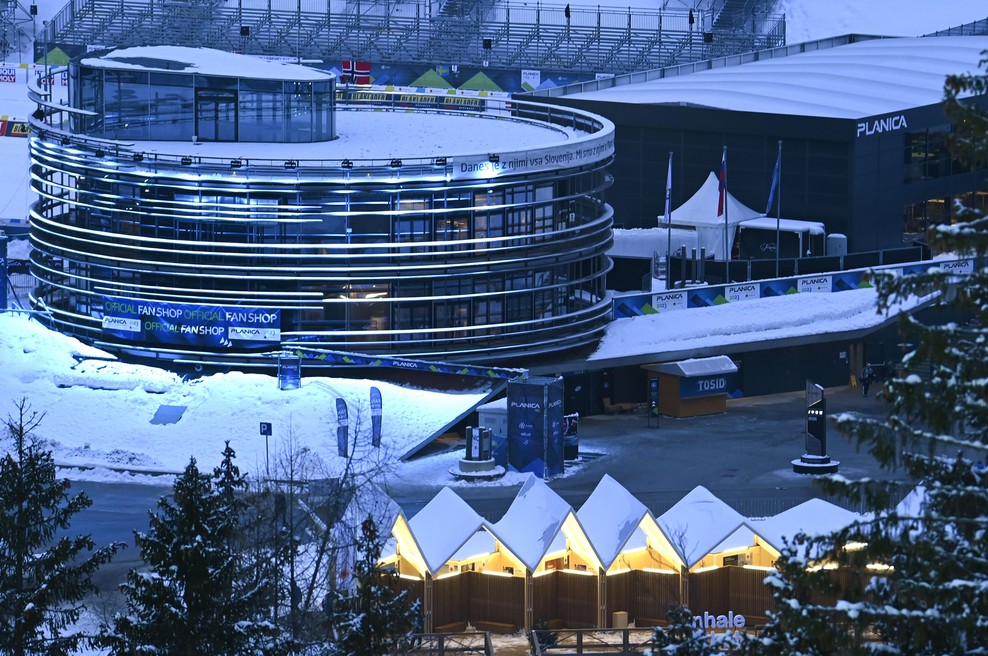 Drama in neizprosen boj z naravo – bo tisoče otrok ostalo brez spektakla? (foto: Žiga Živulovič jr./Bobo)