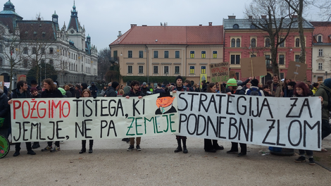 Množica mladih na podnebnem shodu: "Zahtevamo spremembe na vseh področjih delovanja družbe" (FOTO)