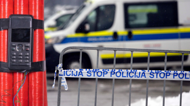 Drama na območju Kanala: 45-letnik grozil, da se bo razstrelil