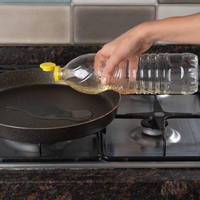 Trik, ki so ga uporabljale naše babice: tako poskrbimo, da se ocvrto pecivo ne napije olja