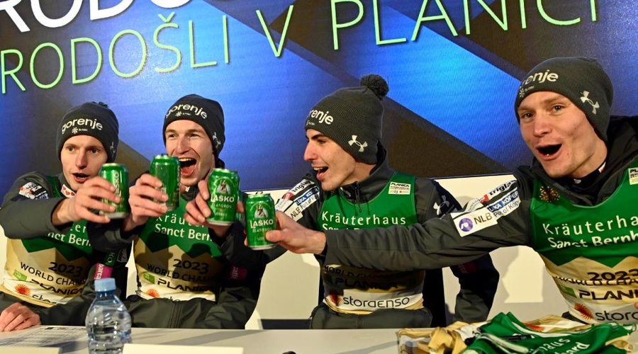 Anže Lanišek po velikem zmagoslavju Slovenije poslal odmevno sporočilo rojakom: "Dragi navijači, tokrat ste nas ..." (foto: Žiga Živulovič jr./Bobo)