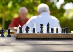 Za vse, ki obožujete šah: na partijo vas vabi partner, ki ga boste težko premagali (na vas čaka v Ljubljani)