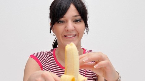 Bananin olupek je za 15 minut dala v hladilnik – in izginila je težava, ki jo je mučila vrsto let