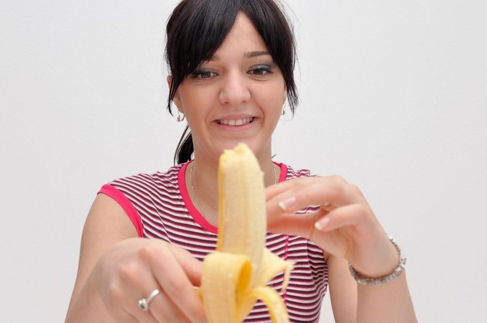 Bananin olupek je za 15 minut dala v hladilnik – in izginila je težava, ki jo je mučila vrsto let (foto: Profimedia)