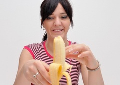 Bananin olupek je za 15 minut dala v hladilnik – in izginila je težava, ki jo je mučila vrsto let