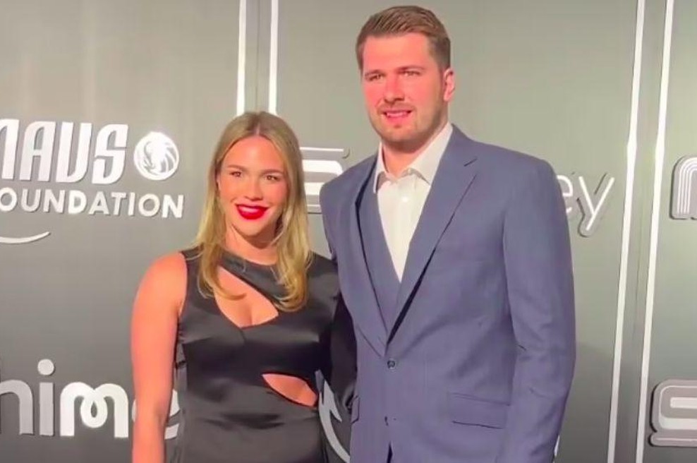 Dončićeva izbranka Anamaria je imela na klubskem plesu na sebi pravo bogastvo (poglejte, koliko je odštela za obleko) (foto: Twitter/Dallas)