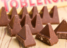 Svetovno oboževana čokolada Toblerone nič več ne bo takšna, kot smo je vajeni: izvedeli smo, kakšne spremembe jo čakajo
