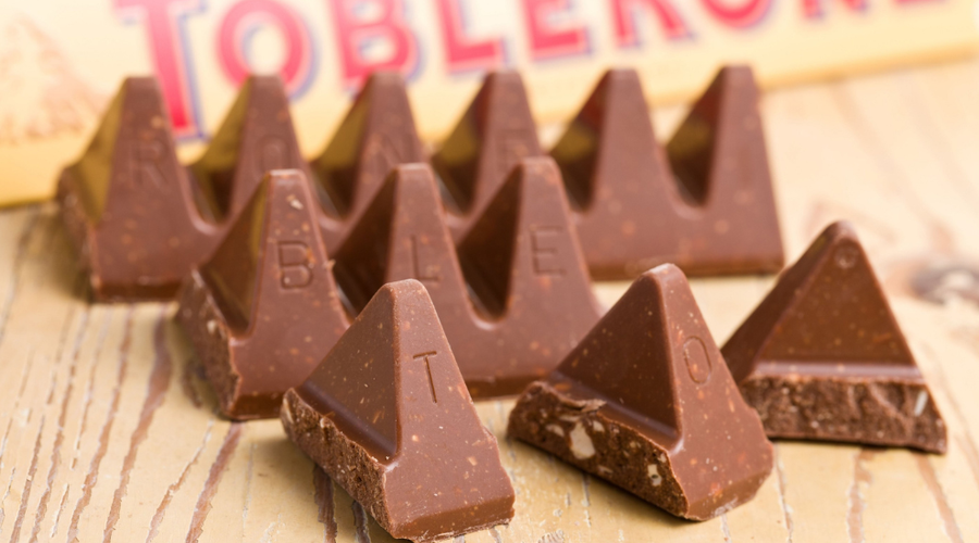 Svetovno oboževana čokolada Toblerone nič več ne bo takšna, kot smo je vajeni: izvedeli smo, kakšne spremembe jo čakajo (foto: Profimedia)