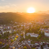 Ponedeljek nas bo postavil nazaj na realna tla
