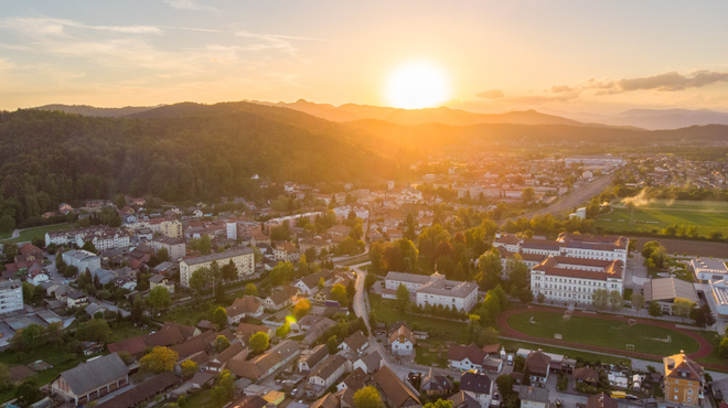 Luč na koncu predora: pred nami končno sončni dnevi (foto: Profimedia)