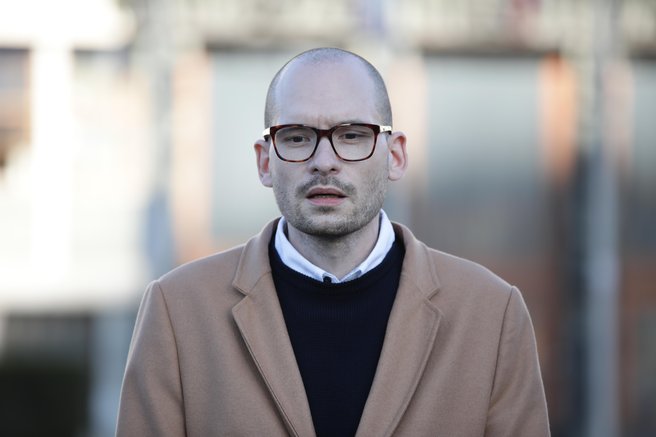 Poslanec Levice oproščen obtožbe o razžalitvi Snežiča, ta je že napovedal pritožbo