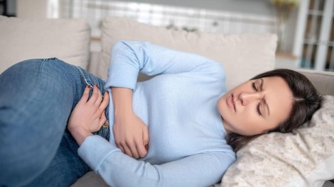 Se ženskam zaradi bolečih menstruacij obeta bolniška odsotnost?