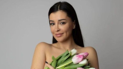 Sanja Grohar deset dni po porodu navdušila s svojo postavo (saj ne boste verjeli, da je lahko videti tako dobro)