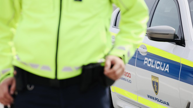 17-letnik brez izpita za volan: v neregistriranem avtomobilu ignoriral modre luči policistov (foto: Aleksandra Saša Prelesnik)