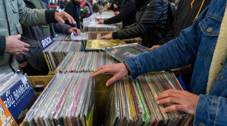 Postajajo vinilne plošče bolj priljubljene od zgoščenk? (foto: Profimedia)