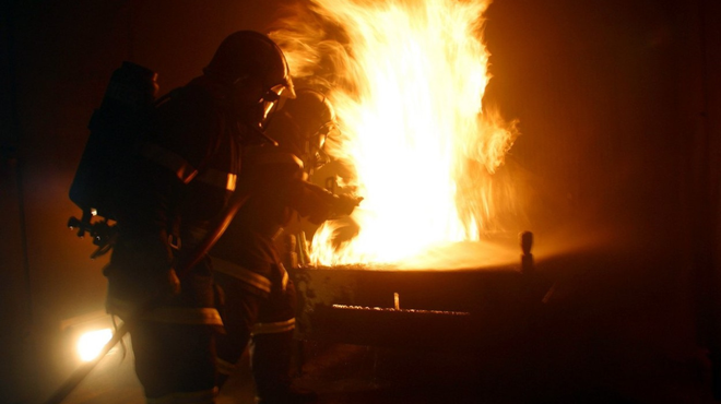 Znanih več informacij o uničujočem požaru v Podvelki (kakšna je škoda?) (foto: Profimedia)
