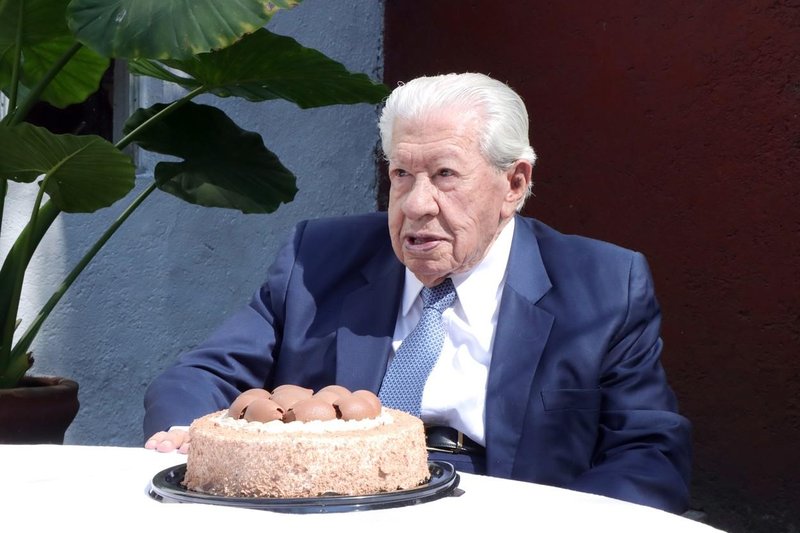 Mehiški igralec je 15. januarja dopolnil častitljivih 98. let.