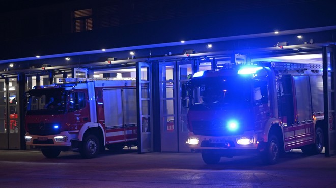 Lahko bi se končalo tragično: v Mariboru sredi noči na štedilniku pozabil hrano, nato pa ... (foto: Žiga Živulovič jr./Bobo)