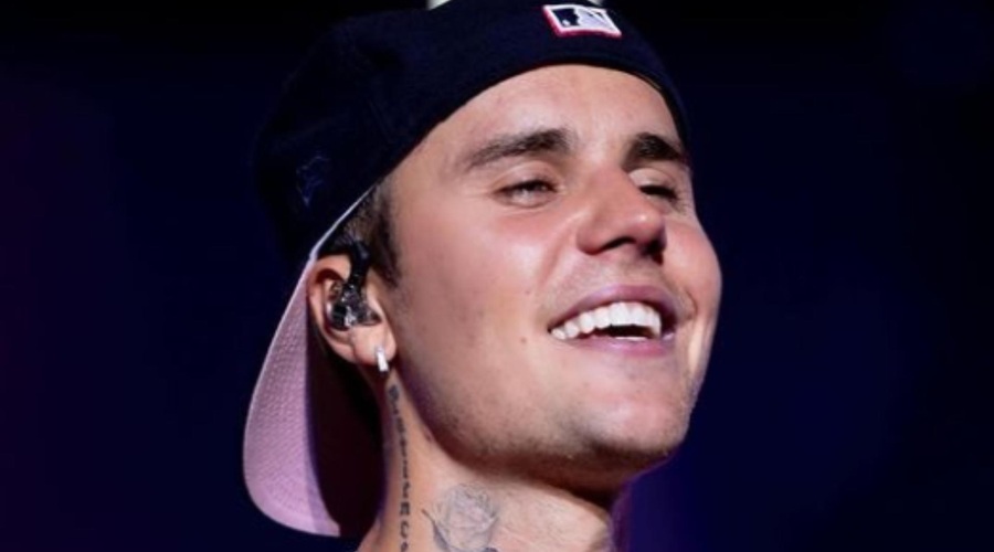 FOTO: Justin Bieber na zabavo po oskarjih prišel v odeji (foto: Instagram/Justin Bieber/evanpaterakis)
