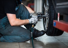 Je pametno letne pnevmatike montirati takoj, ko to dopušča zakon? Objavljamo odgovore strokovnjaka