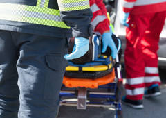 Policija prosi za vašo pomoč: neznanec trčil v pešca in ga pri tem huje poškodoval