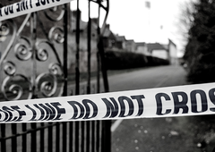 Tragični dogodek: triletna deklica ustrelila svojo štiriletno sestro Tragični dogodek: triletna deklica ustrelila svojo štiriletno sestro