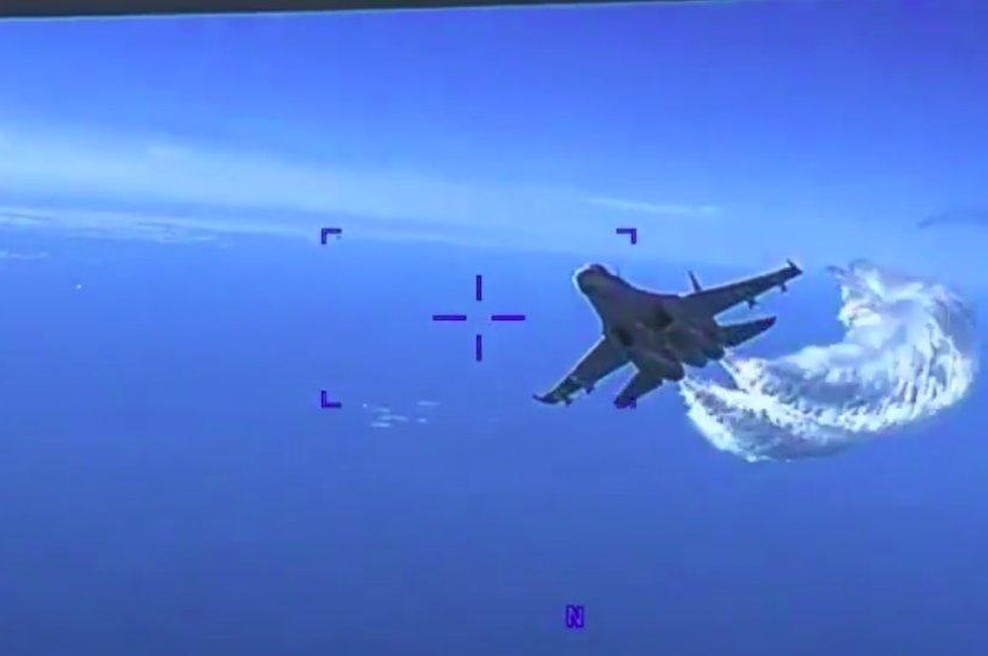 Top Gun v resničnem življenju: v javnosti se je znašel posnetek vojaškega spopada med Američani in Rusi (VIDEO) (foto: Twitter/Clash Report/posnetek zaslona)