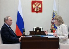 Kdo je Putinova zaveznica, ki bi jo radi aretirali? Poročena z duhovnikom, a jo bremenijo številne obtožbe