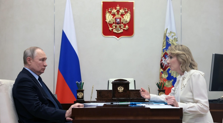 Kdo je Putinova zaveznica, ki bi jo radi aretirali? Poročena z duhovnikom, a jo bremenijo številne obtožbe (foto: Profimedia)