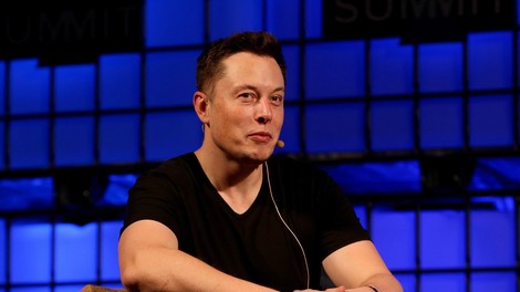 Elon Musk ni več najbogatejši Zemljan, izpodrinil ga je Francoz