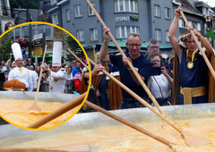 V čast prihoda pomladi: za velikansko jed porabijo 15.000 jajc in jo brezplačno razdelijo množici