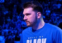 Tudi država želi pristaviti lonček: veljaki odhajajo na obisk k Luki Dončiću, vrhunec bo slovenski večer v ligi NBA