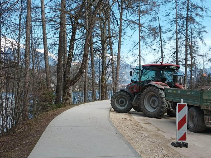 Predsezonska cestna dela in popravila.