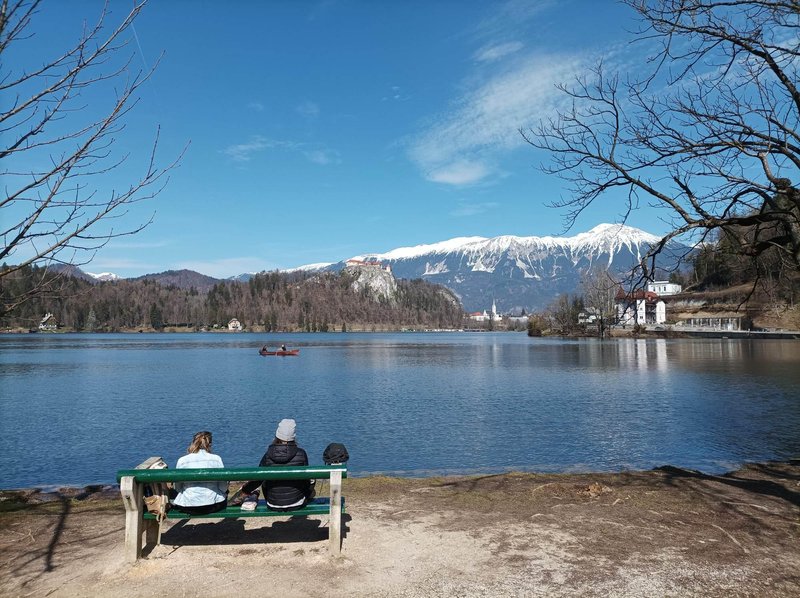 Za ogled osrednjih blejskih znamenitosti obiskovalcem svetujejo, naj si vstopnice pravočasno rezervirajo in se tako izognejo gneči.