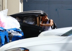 Srce parajoče: krasila je naslovnice svetovnih revij, zdaj živi kot brezdomka in brska po smeteh (FOTO)