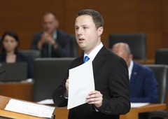 Mahnič na sodišču slavil zoper Klakočar Zupančičevo, zdaj zahteva njen odstop