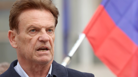 Slovenski poslanec prejel grozilno sporočilo s priloženimi štirimi naboji: povedal je, kaj je bilo na nabojih zapisano