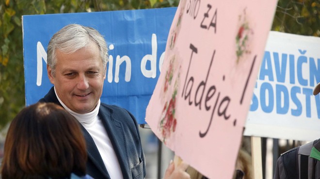 Kaj se dogaja v Ljubljani? Protestniki spet na ulicah, tokrat so zasedli prostor pod Mestno hišo (preverite, zakaj) (foto: Borut Živulović/Bobo)