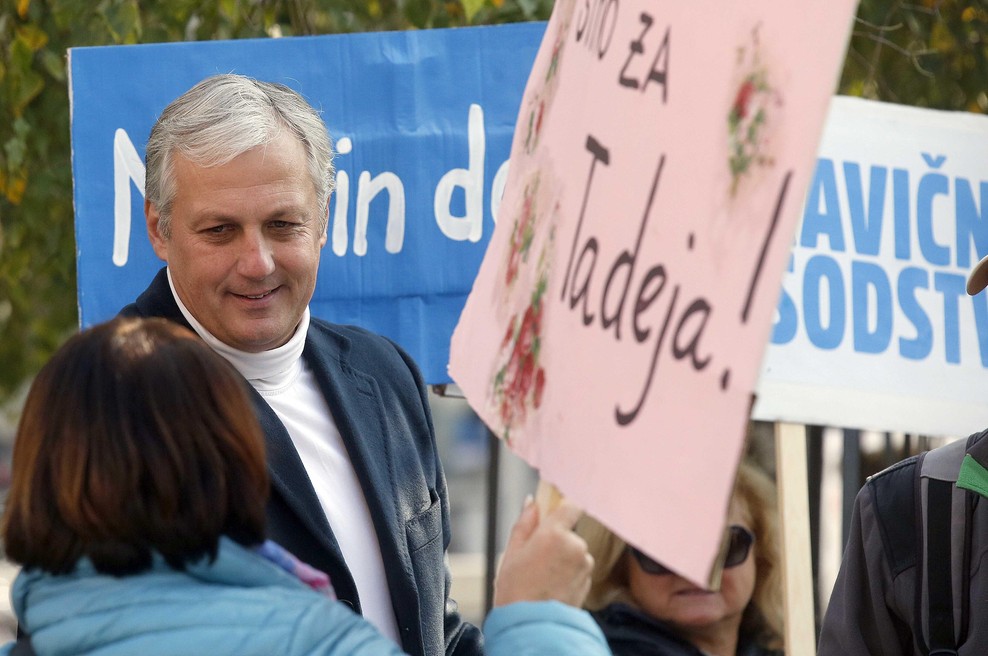 Kaj se dogaja v Ljubljani? Protestniki spet na ulicah, tokrat so zasedli prostor pod Mestno hišo (preverite, zakaj) (foto: Borut Živulović/Bobo)